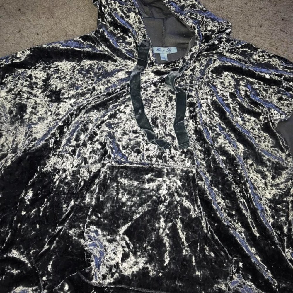 Velvet Hoodie Size L - Picture 5 of 5